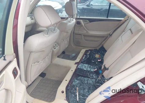 2000 Mercedes-Benz E 320 z USA, uszkodzony, nr VIN WDBJF65J3YA981405